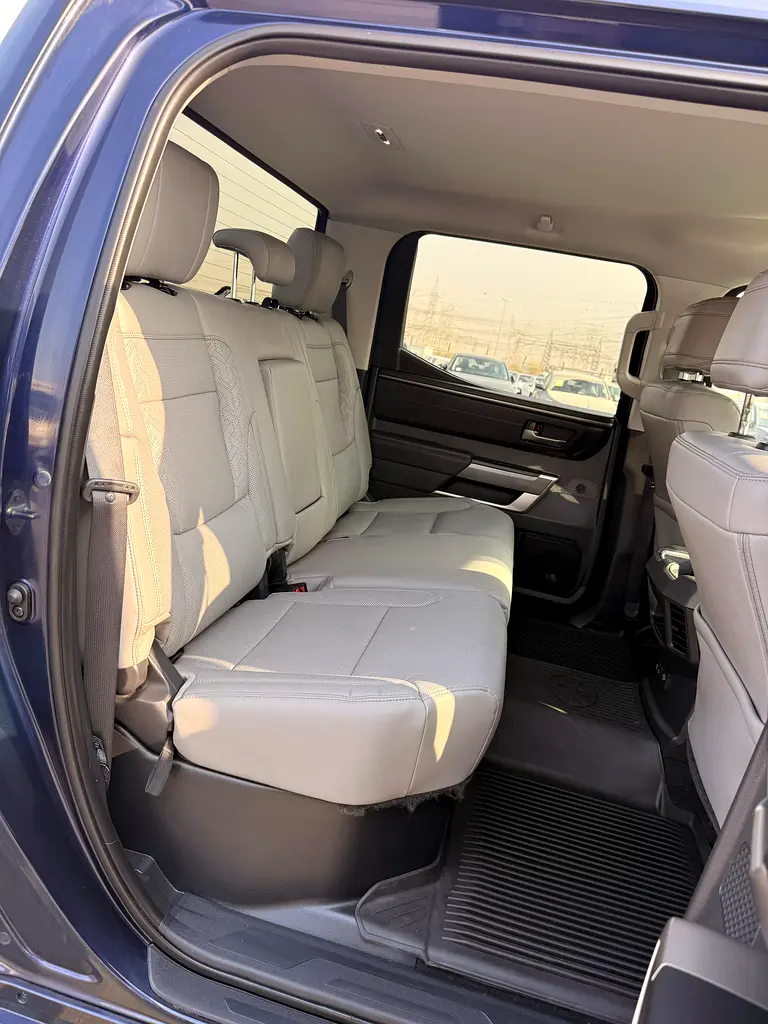 TOYOTA TUNDRA SR5 4x4 2024 - FULL OPTION only 5400 Drive- Excellent condition - Image 10