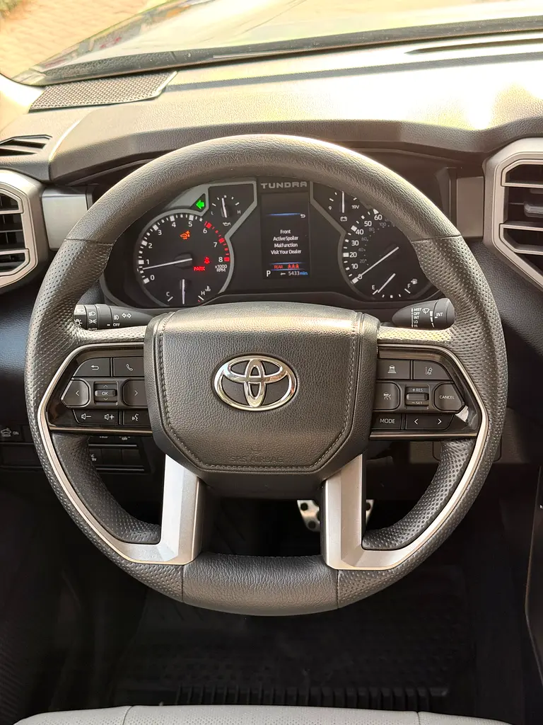 TOYOTA TUNDRA SR5 4x4 2024 - FULL OPTION only 5400 Drive- Excellent condition - Image 11