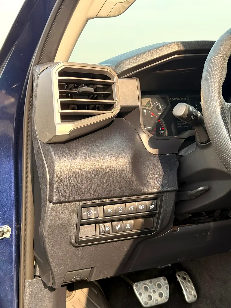TOYOTA TUNDRA SR5 4x4 2024 - FULL OPTION only 5400 Drive- Excellent condition - Image 12
