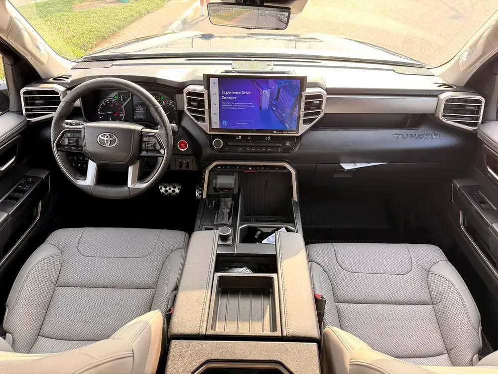 TOYOTA TUNDRA SR5 4x4 2024 - FULL OPTION only 5400 Drive- Excellent condition - Image 6