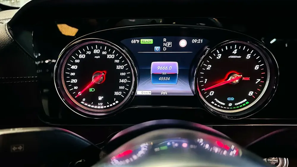 MERCEDES CLS 450 2019 US V6 FULL OPTION VERY CLEAN CAR 50000 KM ONLY!!! - Image 10
