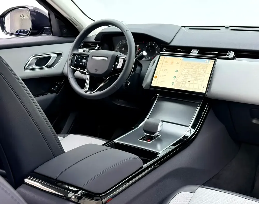 2025 Range Rover Velar P250 Dynamic SE, 2029 RR Warranty + Service Pack, Very Low Km, GCC - Image 11