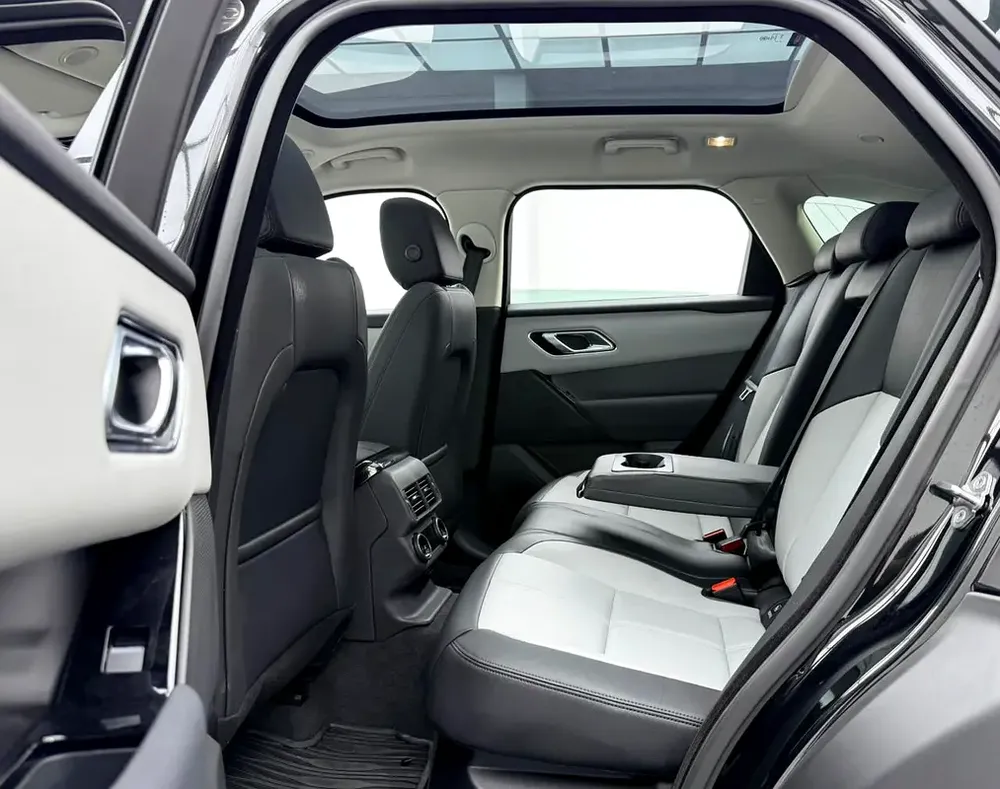 2025 Range Rover Velar P250 Dynamic SE, 2029 RR Warranty + Service Pack, Very Low Km, GCC - Image 17