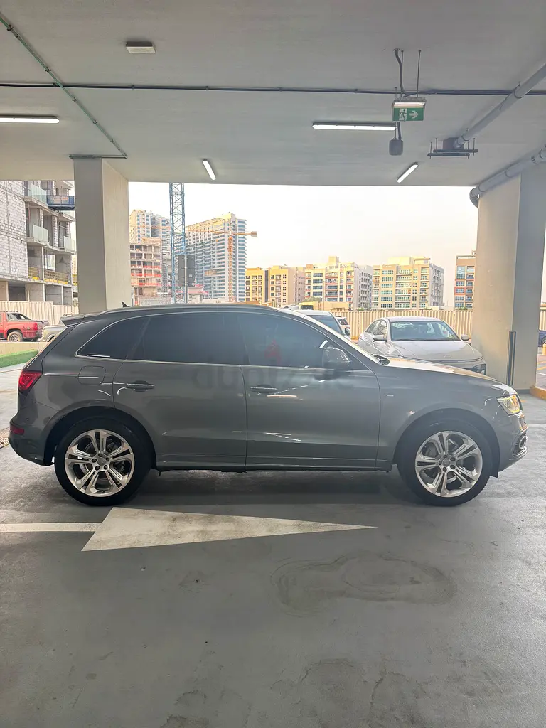 Audi Q5 40 TFSI quattro Design 2017 - GCC Specs - Excellent Condition - Image 6