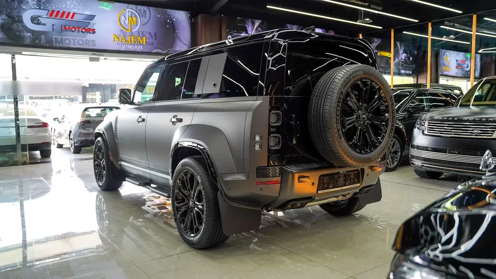 2025 Land Rover Defender 110 Octa - Brand New - Image 6
