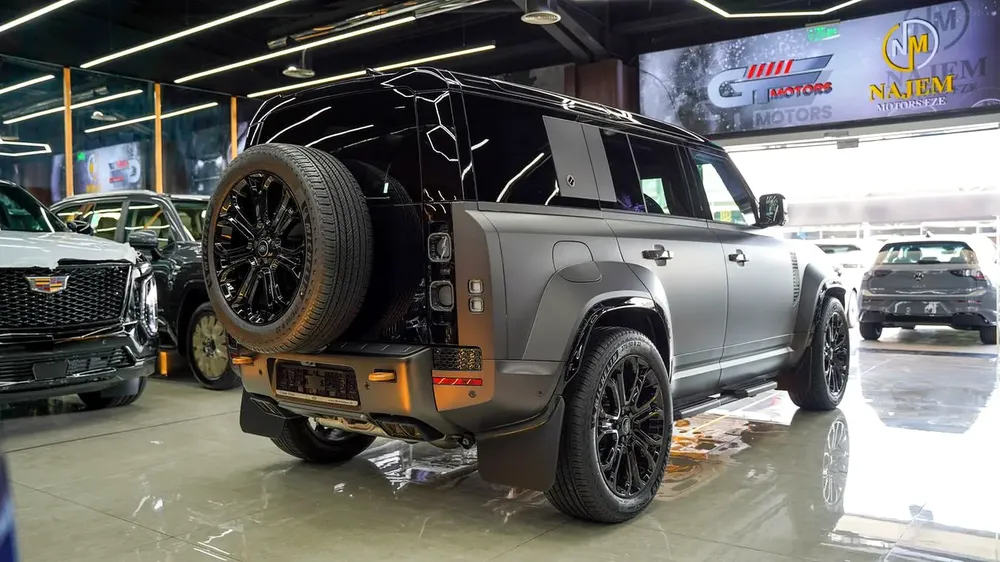 2025 Land Rover Defender 110 Octa - Brand New - Image 7