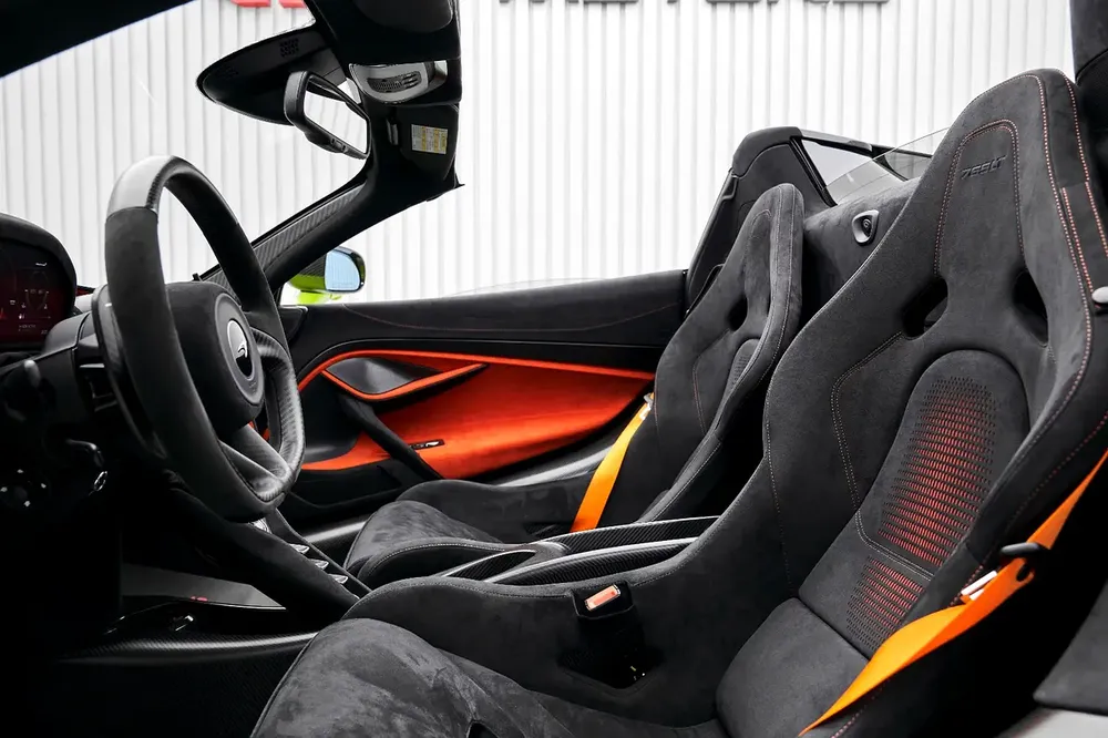 MCLAREN 765LT SPIDER, 2022, GCC, DEALER WARRANTY AND SERVICE CONTRACT, ZERO KM - Image 16