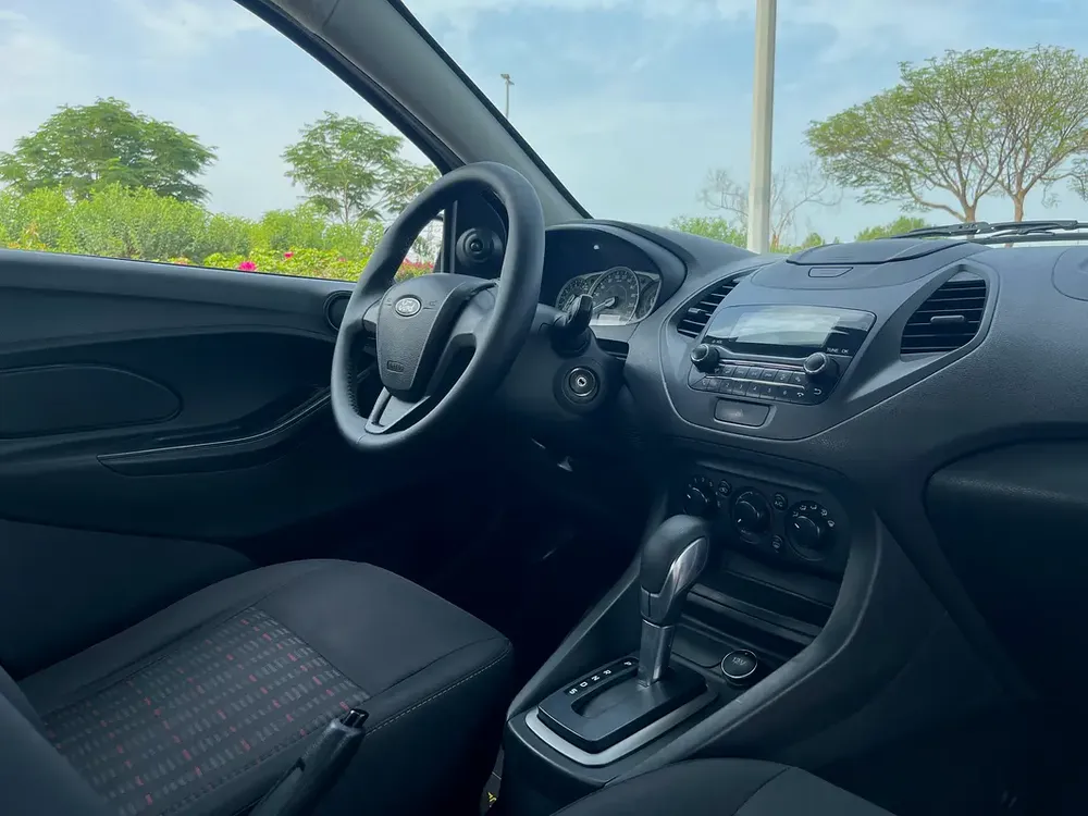 UNLIMITED MILEAGE WARRANTY / SEDAN + BLUETOOTH + USB + POWER LOCKS / IN HOUSE FINANCE - Image 13