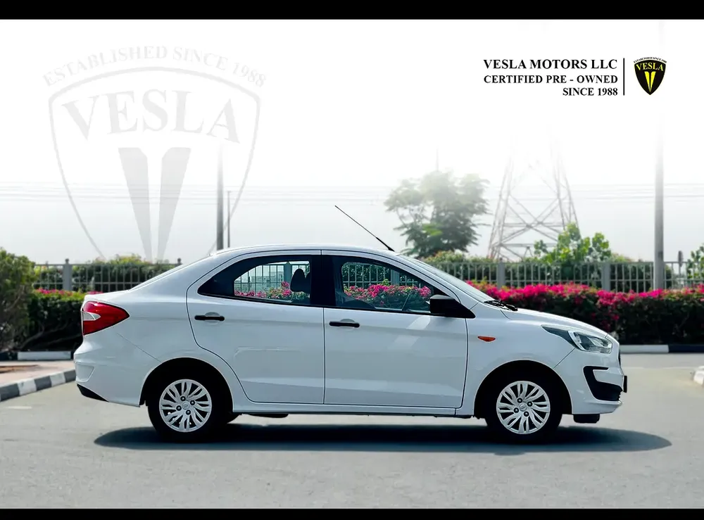 UNLIMITED MILEAGE WARRANTY / SEDAN + BLUETOOTH + USB + POWER LOCKS / IN HOUSE FINANCE - Image 5