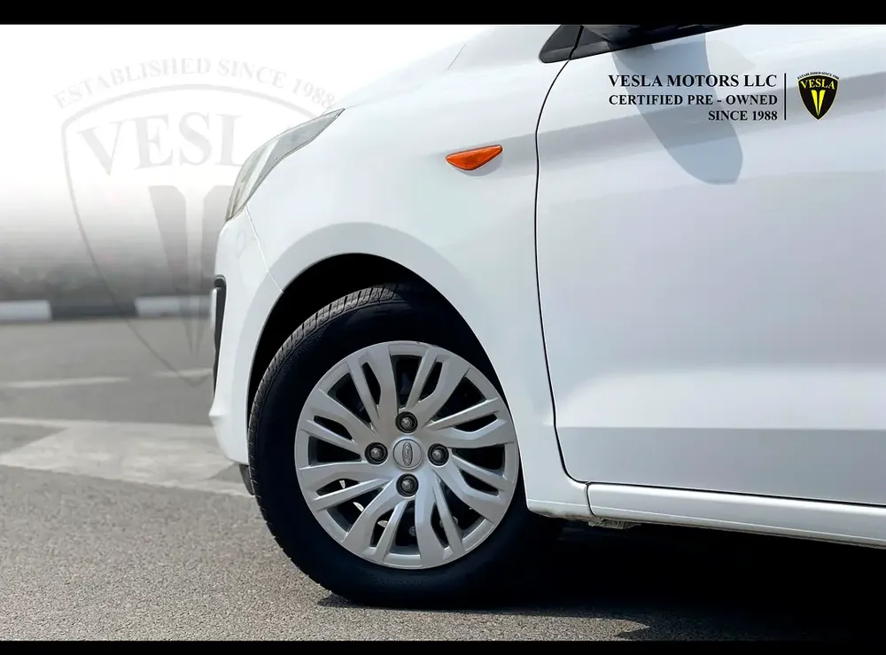 UNLIMITED MILEAGE WARRANTY / SEDAN + BLUETOOTH + USB + POWER LOCKS / IN HOUSE FINANCE - Image 6