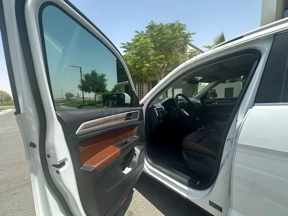 2022 Volkswagen Teramont 4MOTION | GCC Specs | Pristine Condition - Image 6