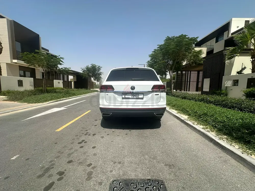 2022 Volkswagen Teramont 4MOTION | GCC Specs | Pristine Condition - Image 9