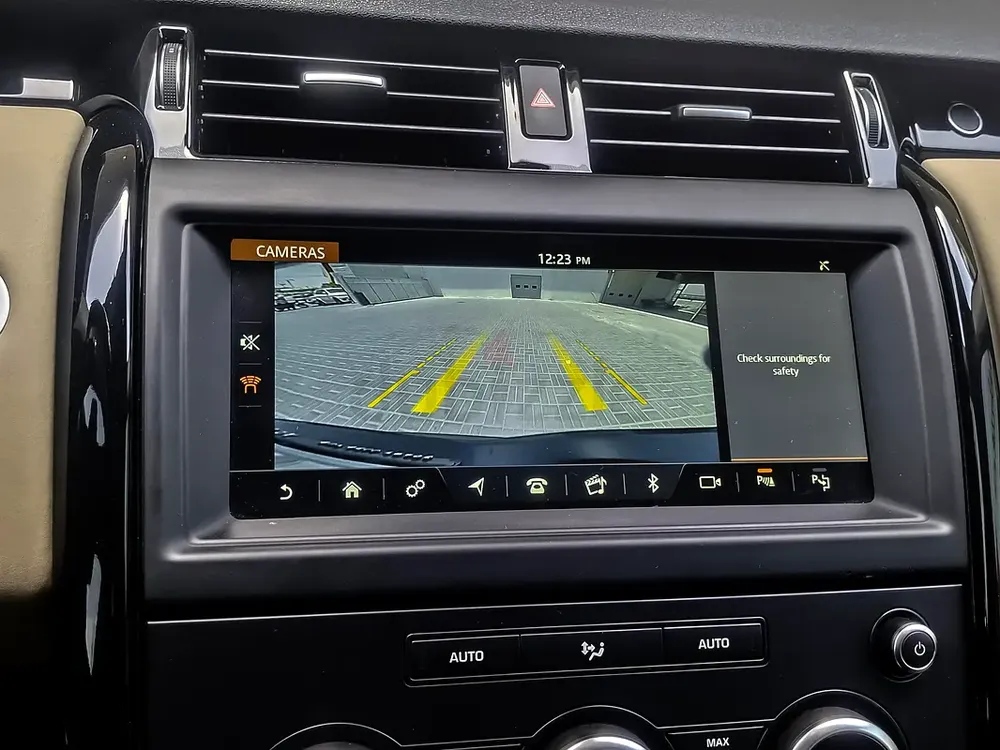 AED 1398/month | 2019 Land Rover Discovery  | GCC Specs | Ref#470802 - Image 13