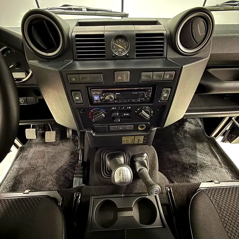 Defender Final Edition 2015 GCC ALTAYER FSH - Image 13