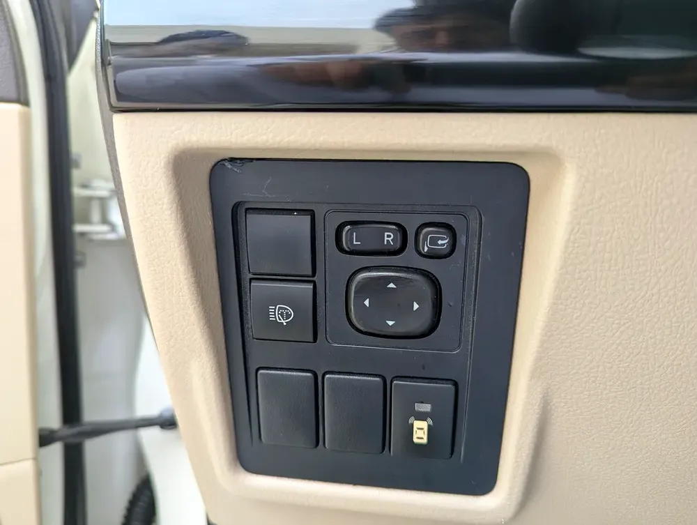 Toyota Prado VXR 2018 Full Option-V6 4.0L - GCC Specs - Well Maintained - Image 11