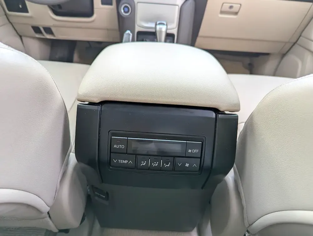 Toyota Prado VXR 2018 Full Option-V6 4.0L - GCC Specs - Well Maintained - Image 12