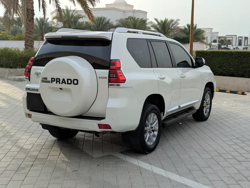 Toyota Prado VXR 2018 Full Option-V6 4.0L - GCC Specs - Well Maintained - Image 13