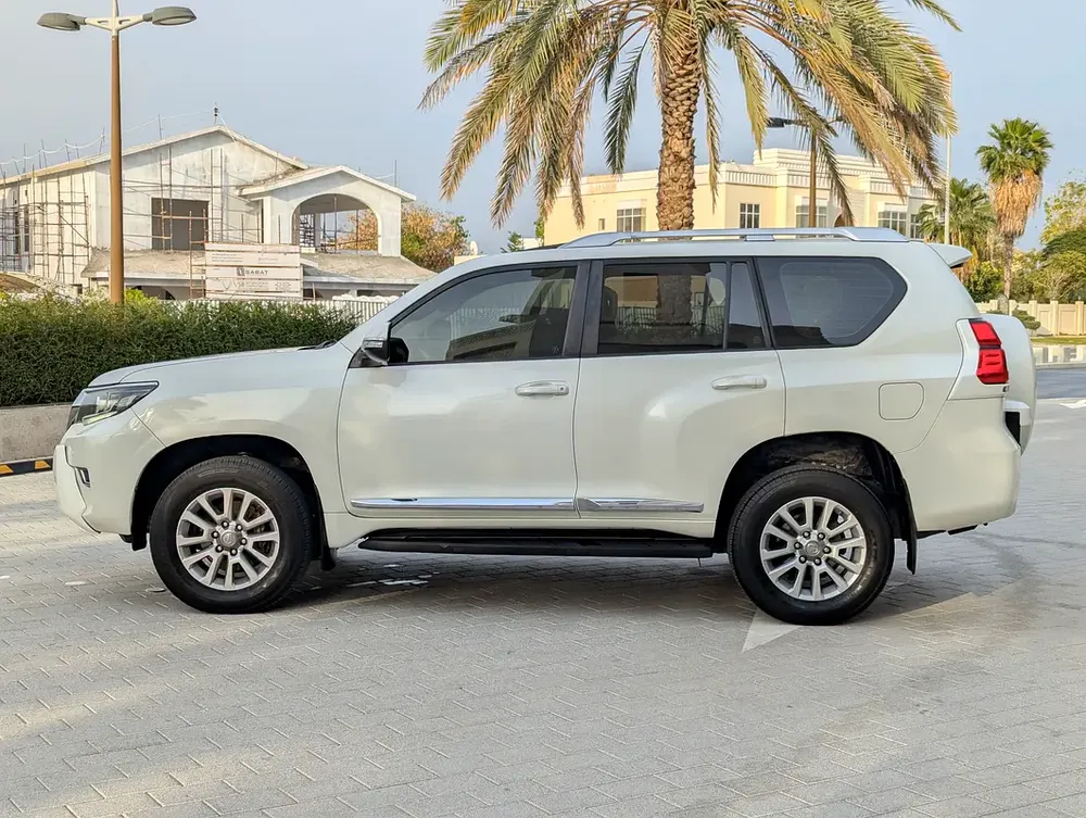 Toyota Prado VXR 2018 Full Option-V6 4.0L - GCC Specs - Well Maintained - Image 15