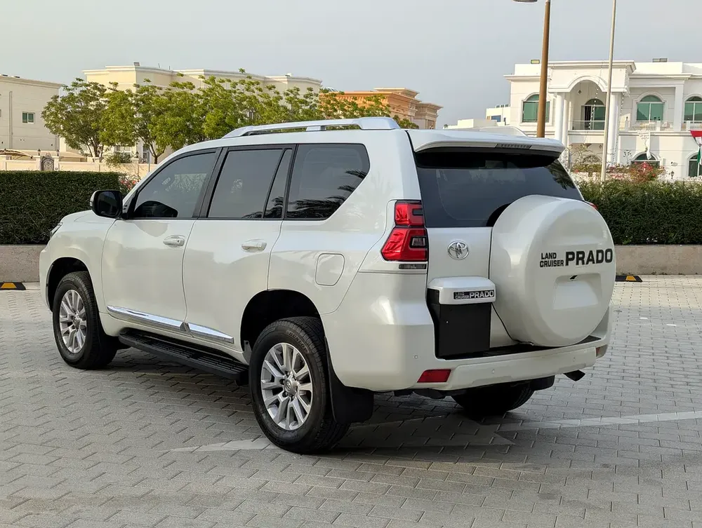 Toyota Prado VXR 2018 Full Option-V6 4.0L - GCC Specs - Well Maintained - Image 16