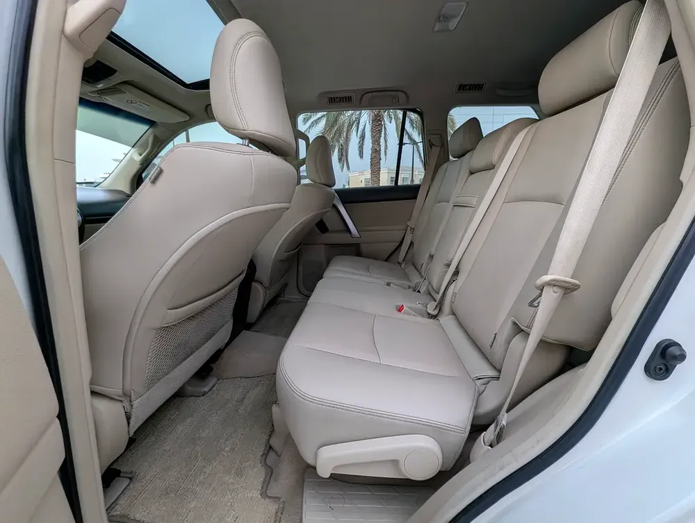Toyota Prado VXR 2018 Full Option-V6 4.0L - GCC Specs - Well Maintained - Image 6