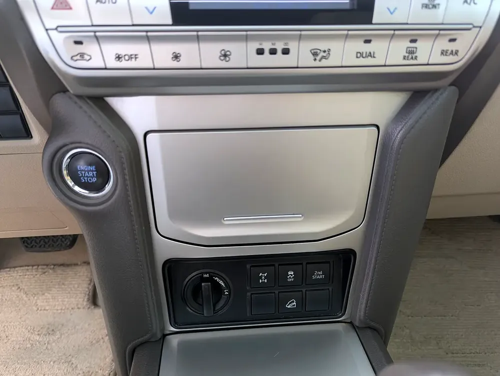Toyota Prado VXR 2018 Full Option-V6 4.0L - GCC Specs - Well Maintained - Image 8