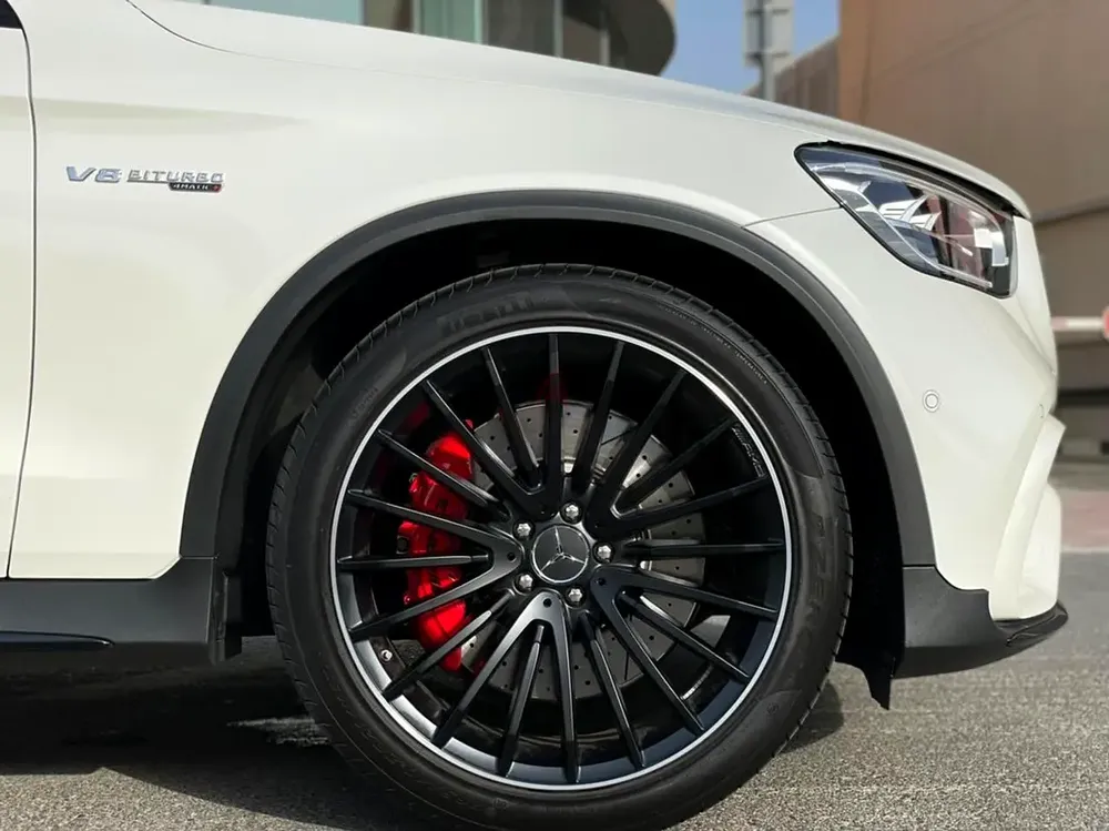 2 owners AMG GLC 63s 4matic+ Coupe - Image 5