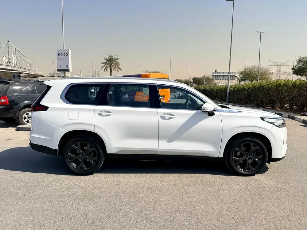 EXCEED VX AWD 400T FULL OPTION GCC SPECS SINGLE OWNER SERVICE HISTORY AVAILABLE - Image 4