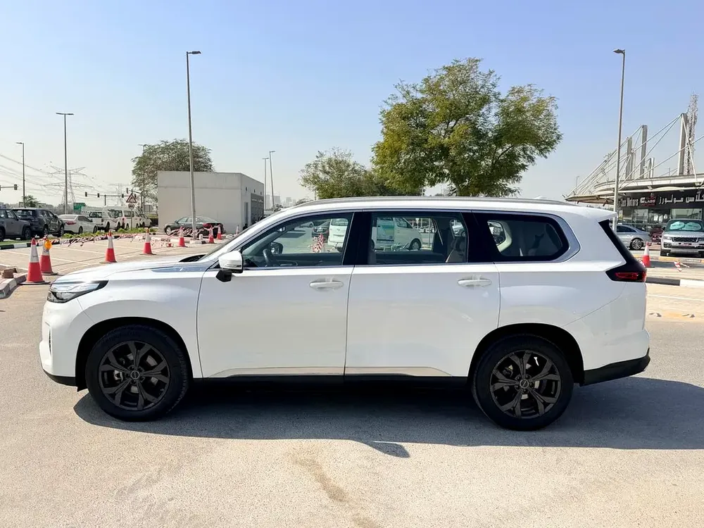 EXCEED VX AWD 400T FULL OPTION GCC SPECS SINGLE OWNER SERVICE HISTORY AVAILABLE - Image 5