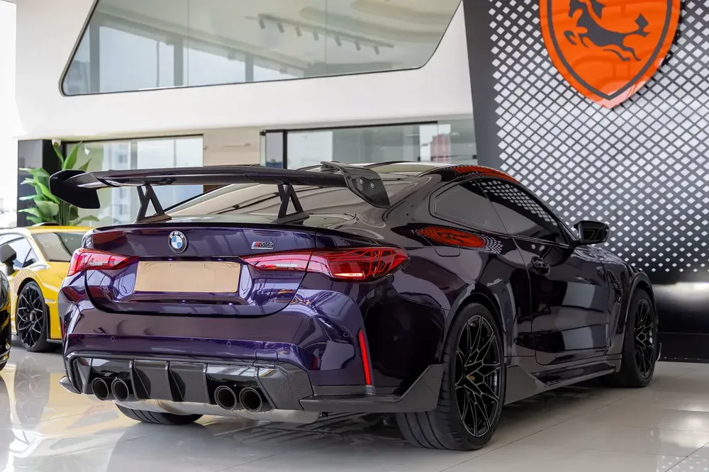 BMW M4 COMPETITION | COUPE | GCC | 5 YEARS WARRANTY | SERVICE CONTRACT | FULL CARBON FIBER 2025 - Image 6