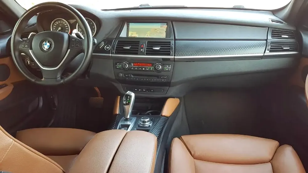 BROWN BMW X6 V6 ^  GCC ^ SPACIOUS AND DEPENDABLE VEHICLE ^ GREAT FOR FAMILIES ^ EXCELLENT PERFORMANC - Image 14