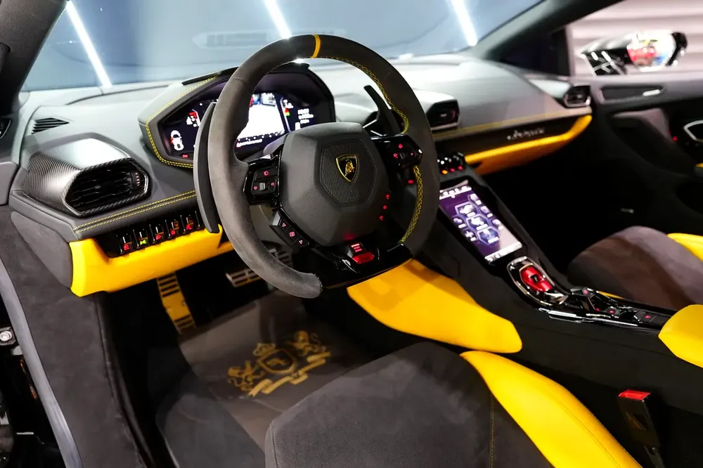 2024 Huracan Tecnica LP 640-2, Carbon Interior, Lifting System, Apple CarPlay, Dealer Warr + Serv! - Image 4