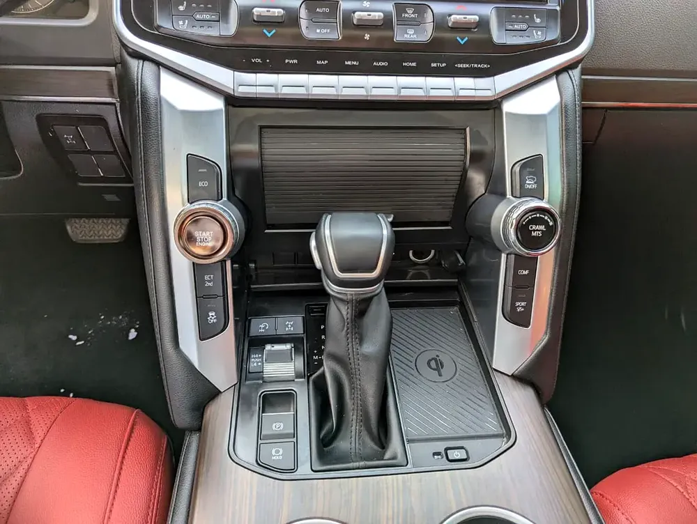 Toyota Land Cruiser 2013 Facelifted 2025 With Interior and Exterior GXR V6 Full Option - GCC Specs - Image 10