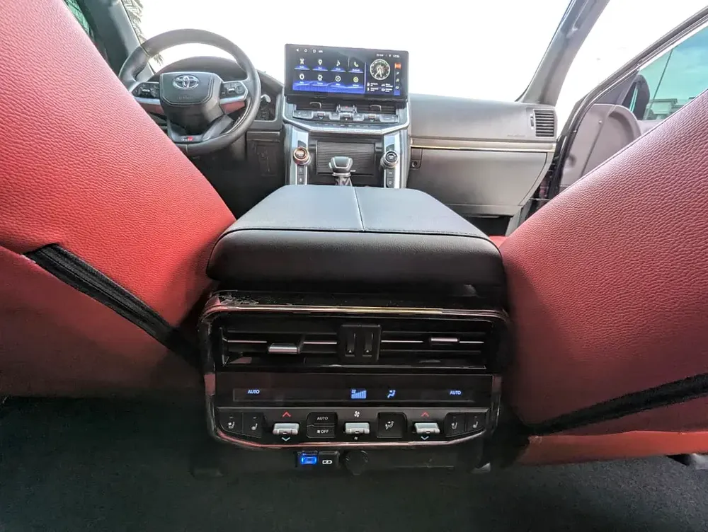 Toyota Land Cruiser 2013 Facelifted 2025 With Interior and Exterior GXR V6 Full Option - GCC Specs - Image 13
