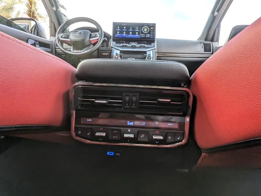 Toyota Land Cruiser 2013 Facelifted 2025 With Interior and Exterior GXR V6 Full Option - GCC Specs - Image 14