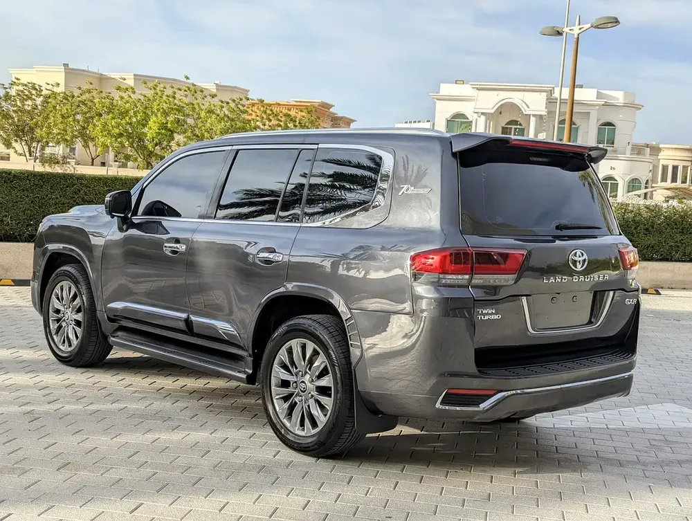Toyota Land Cruiser 2013 Facelifted 2025 With Interior and Exterior GXR V6 Full Option - GCC Specs - Image 16
