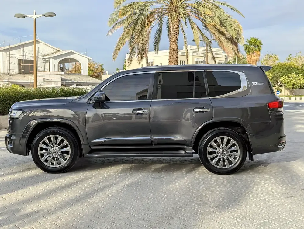 Toyota Land Cruiser 2013 Facelifted 2025 With Interior and Exterior GXR V6 Full Option - GCC Specs - Image 17