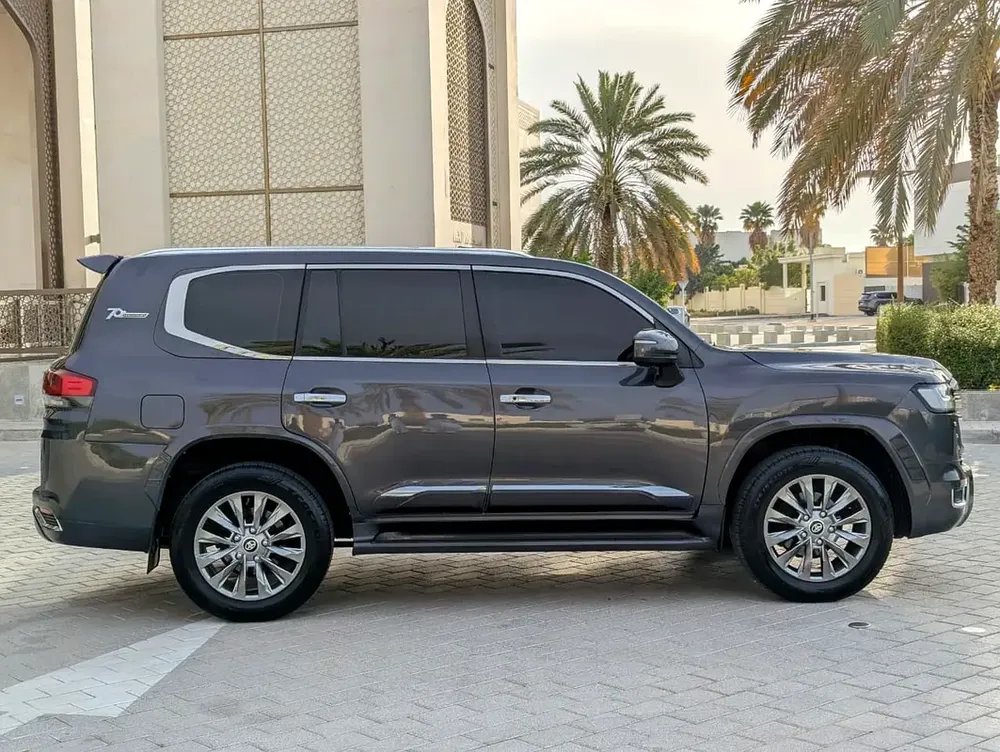 Toyota Land Cruiser 2013 Facelifted 2025 With Interior and Exterior GXR V6 Full Option - GCC Specs - Image 18