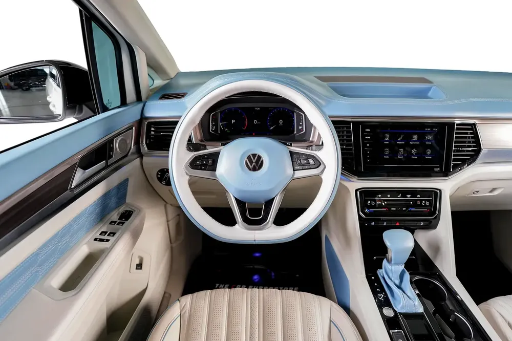 Volkswagen Viloran- TOP OPTION- LOW MILEAGE - Image 13
