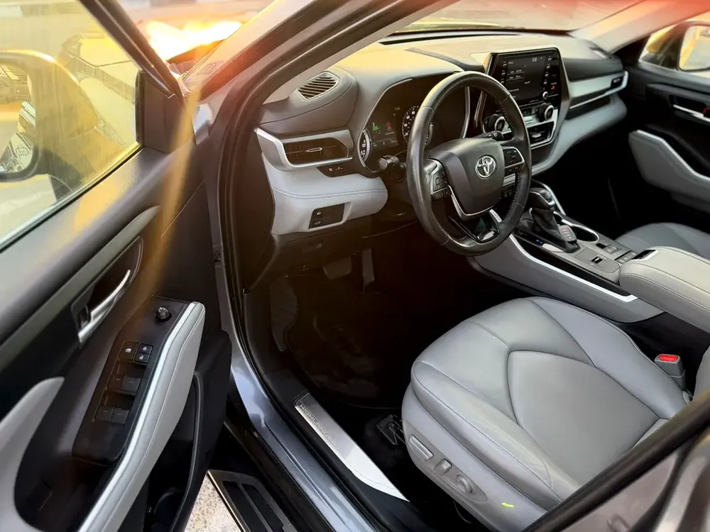 2020 Toyota Highlander XLE Full Option 3.5L V6  - SunRoof - Full Radar System - 7 Seater -Push Start - Image 11