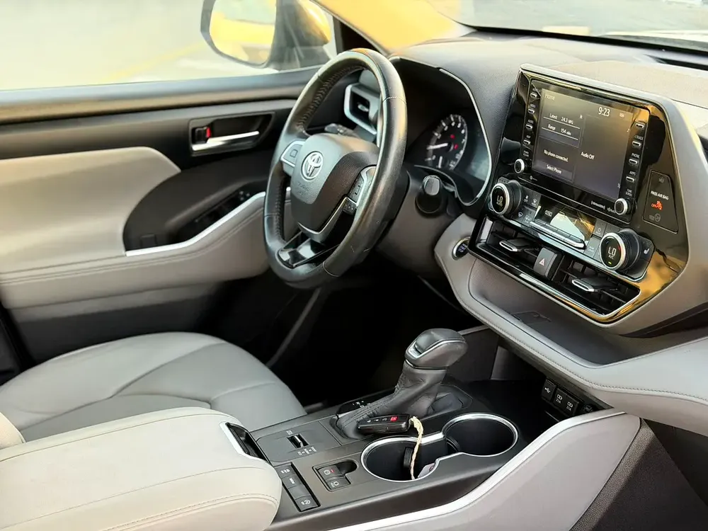 2020 Toyota Highlander XLE Full Option 3.5L V6  - SunRoof - Full Radar System - 7 Seater -Push Start - Image 13