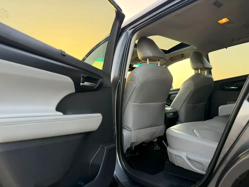 2020 Toyota Highlander XLE Full Option 3.5L V6  - SunRoof - Full Radar System - 7 Seater -Push Start - Image 16