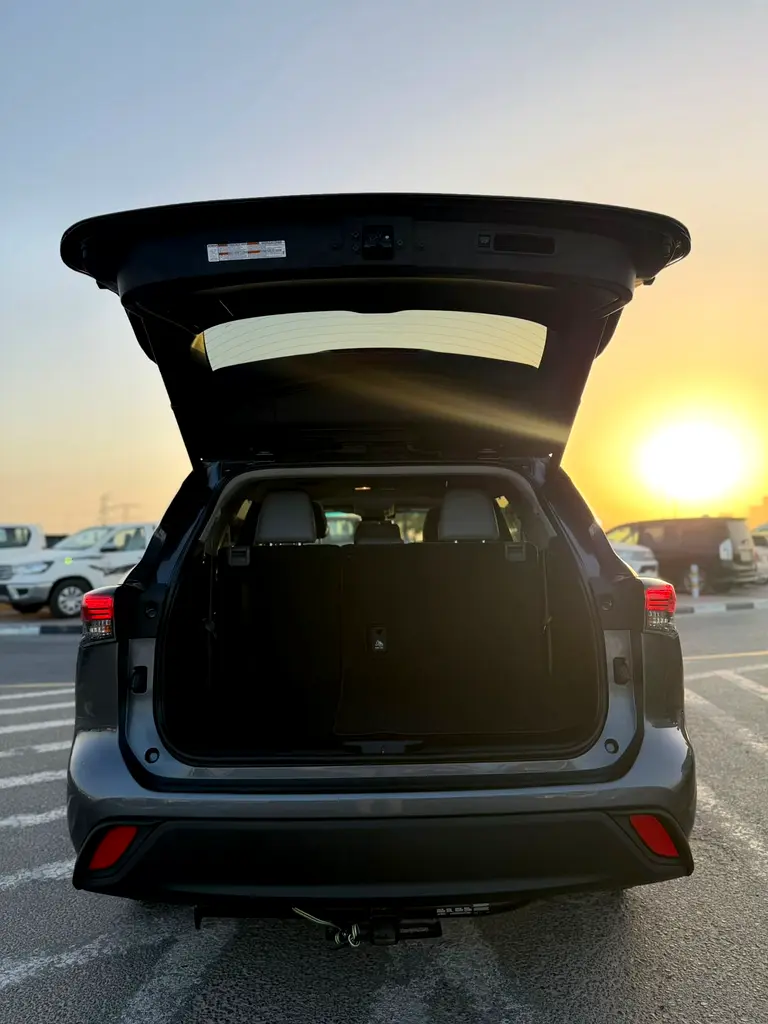 2020 Toyota Highlander XLE Full Option 3.5L V6  - SunRoof - Full Radar System - 7 Seater -Push Start - Image 7