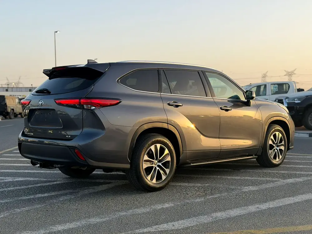 2020 Toyota Highlander XLE Full Option 3.5L V6  - SunRoof - Full Radar System - 7 Seater -Push Start - Image 8