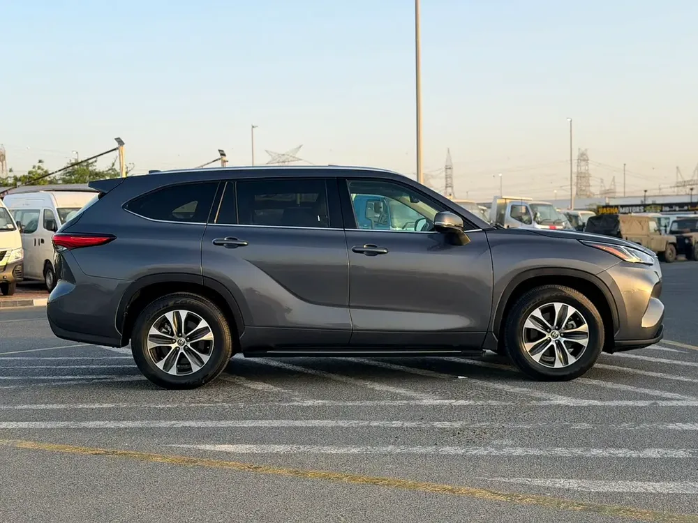 2020 Toyota Highlander XLE Full Option 3.5L V6  - SunRoof - Full Radar System - 7 Seater -Push Start - Image 9