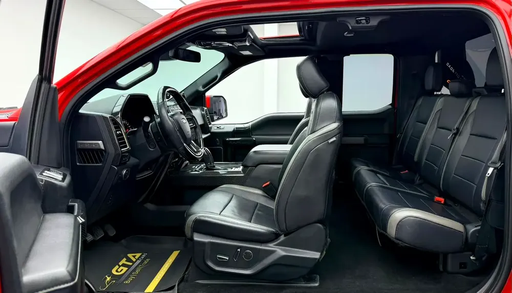 2018 Ford F-150 Raptor, Full Service History, Carbon Fiber Interior, Excellent Condition, GCC - Image 15