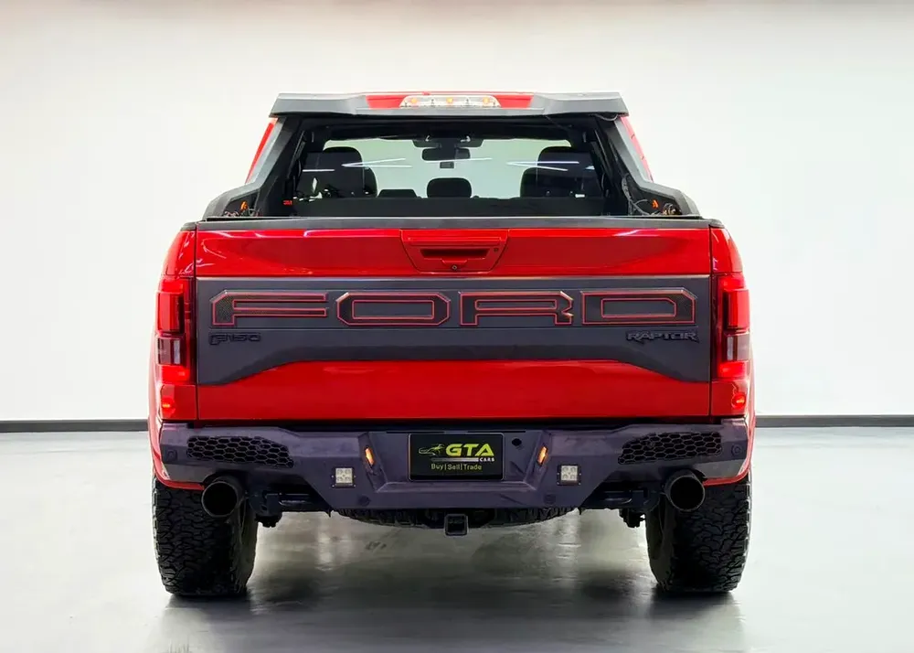 2018 Ford F-150 Raptor, Full Service History, Carbon Fiber Interior, Excellent Condition, GCC - Image 5