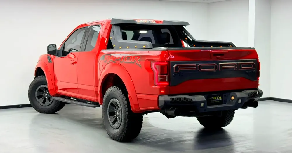 2018 Ford F-150 Raptor, Full Service History, Carbon Fiber Interior, Excellent Condition, GCC - Image 6