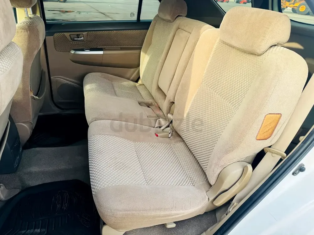 2013 Toyota Fortuner 4WD SUV | 7-Seater | 2.7L Petrol | GCC Specs - Image 11