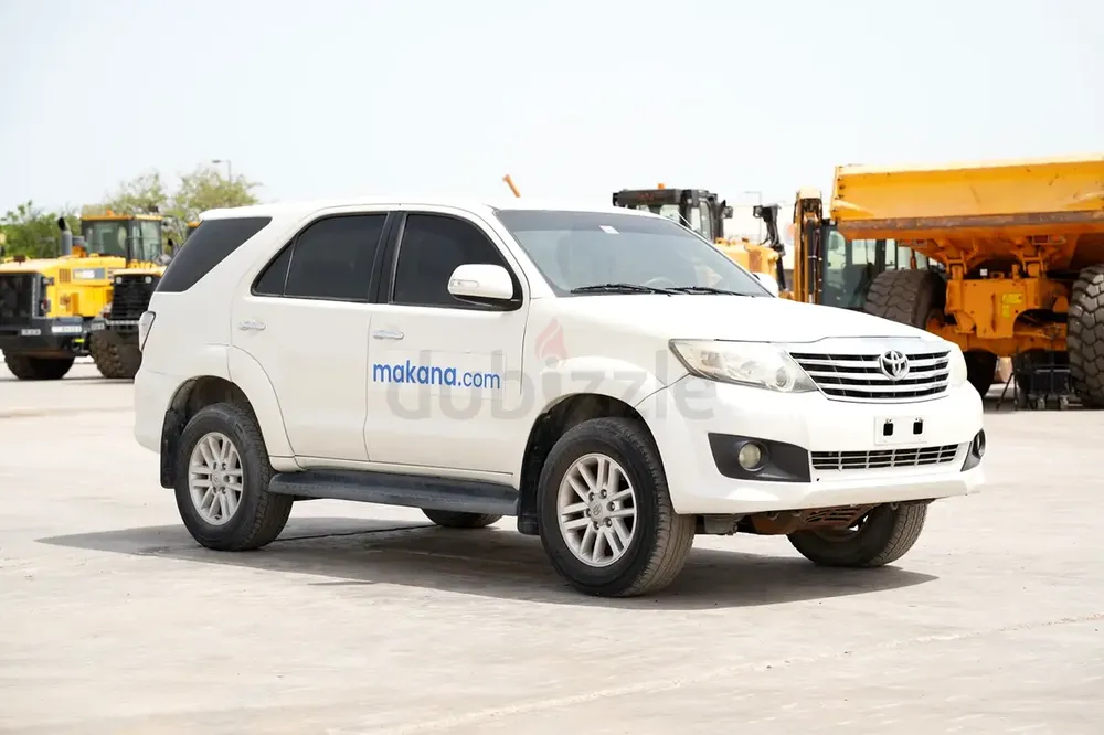 2013 Toyota Fortuner 4WD SUV | 7-Seater | 2.7L Petrol | GCC Specs - Image 7