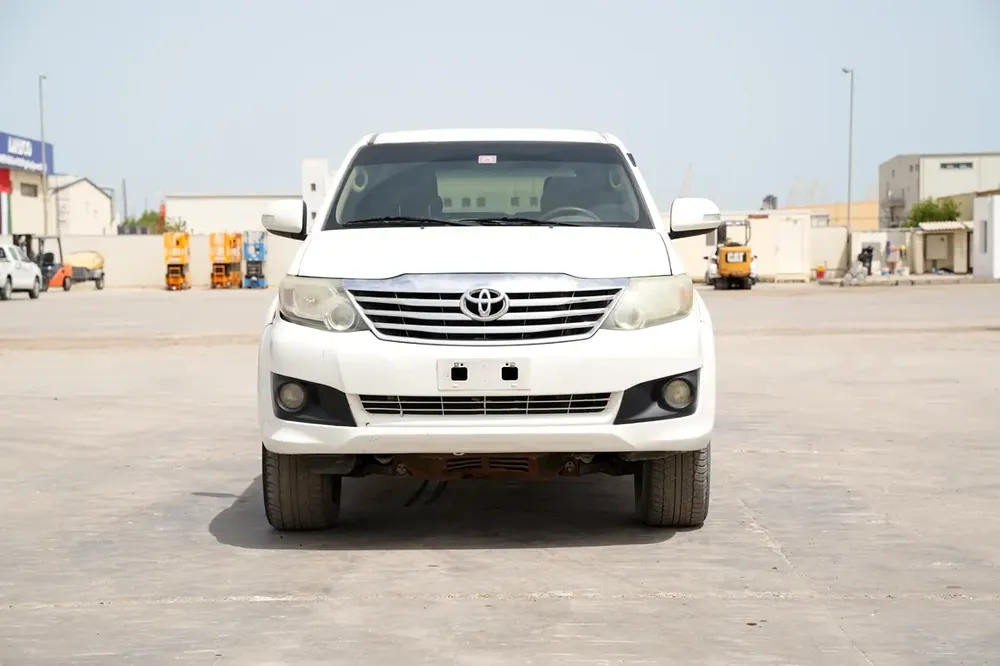 2013 Toyota Fortuner 4WD SUV | 7-Seater | 2.7L Petrol | GCC Specs - Image 8
